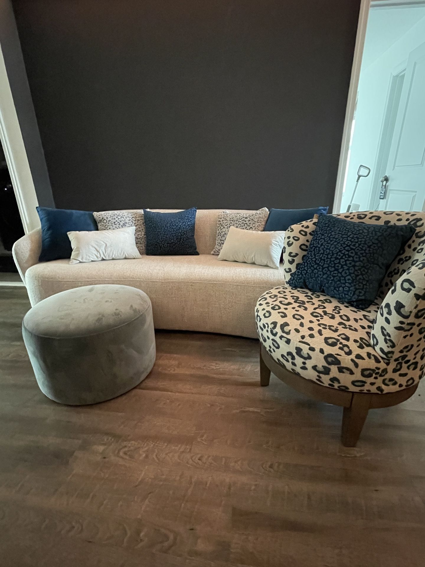 84” kidney Shaped Couch And Chair