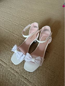 Girls dressy white shoe