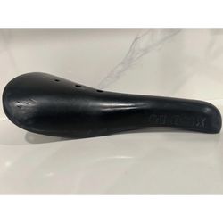 86’ Gt performer collectors bmx seat clean ready for old school projects 