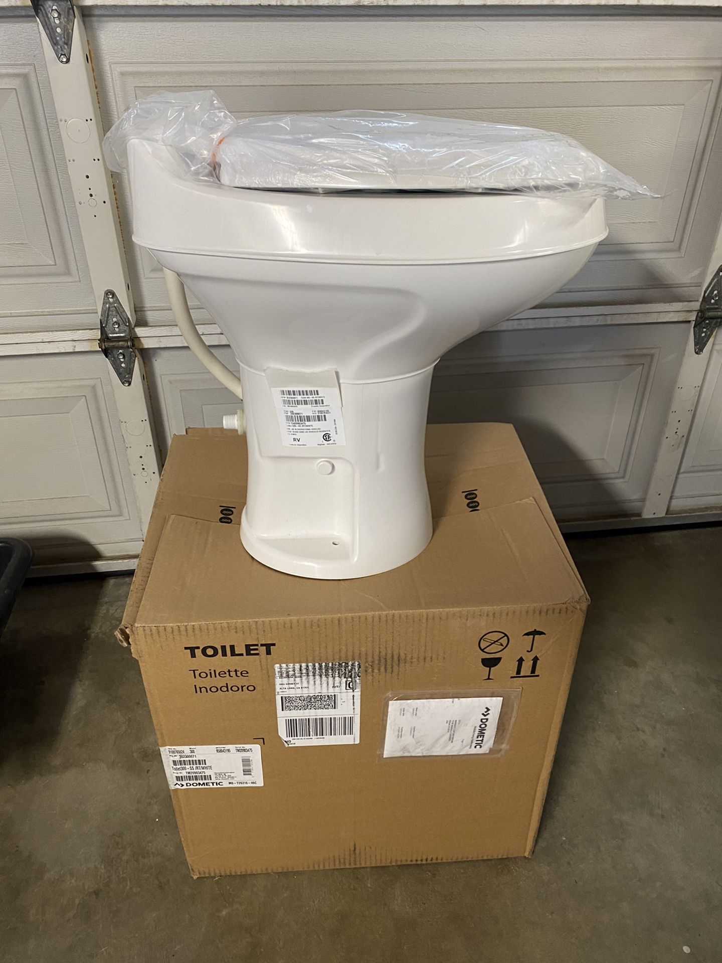 Dometic 300 RV Toilet for Sale in Alta Loma, CA OfferUp