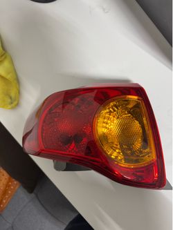 2009-2010 Corolla tail light left driver side