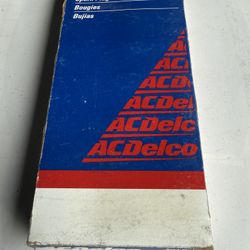 New Genuine GM ACDelco Spark Plugs R45S Set Of 8