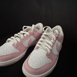 pink nike dunks 