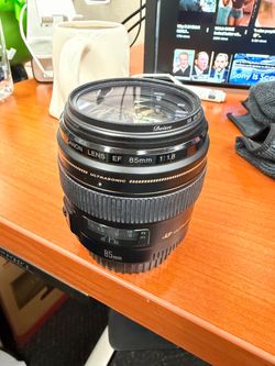 Canon EF 85mm f/1.8 USM Lens