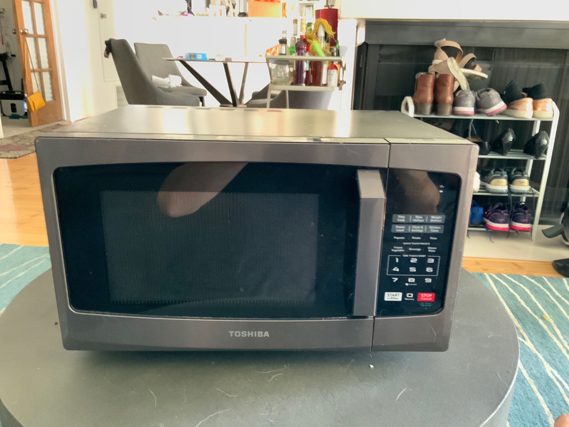 Toshiba EM925A5A-BS 0.9 cu ft 900W microwave