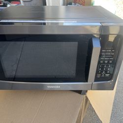 Barely Used Toshiba Microwave