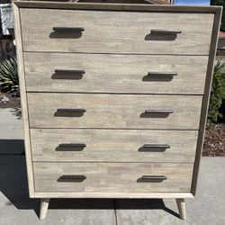 Solid Walnut Wood Dresser Chest of Drawers Furniture Excellent Condition Originally $2,000