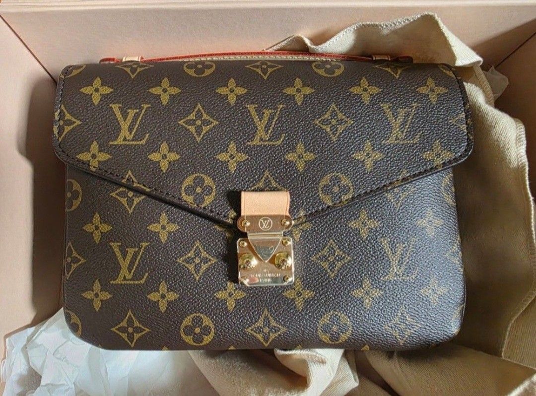 LV Pochette Metis