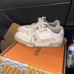 Louis Vuitton Trainers size 9.5