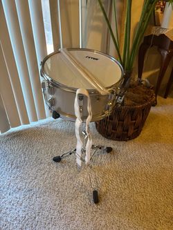 Brand newSnare drum
