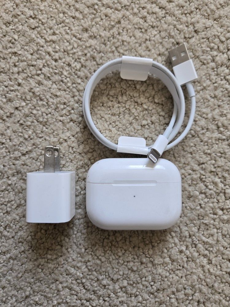 Genuine Apple A2700 MagSafe Charging Case Lightning for AirPods Pro 2 (2nd generation)
