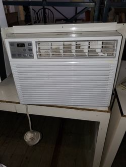 10,000 Btu GE air-conditioner in excellent cooling condition