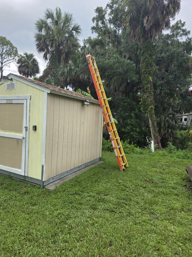 Werner Heavy Duty Commercial 28 Foot Extention Ladder
