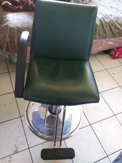 Barbershop chair green 50$ OBONorth las vegas pick up only
