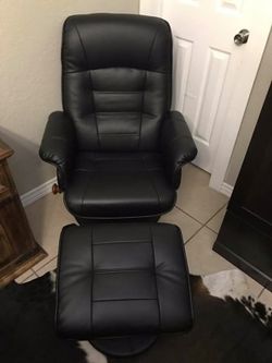 Contemporary recliner