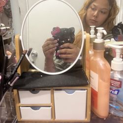 Makeup Storage With Mirror 