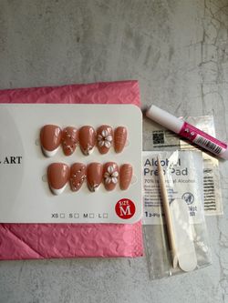 Press on nails