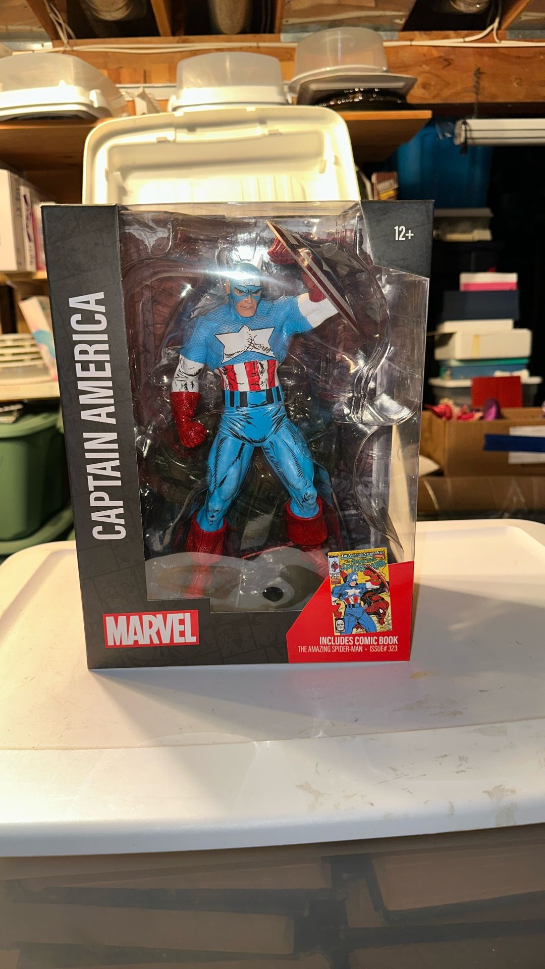 McFarlane Marvel 1:6 Captain America with Comic Book