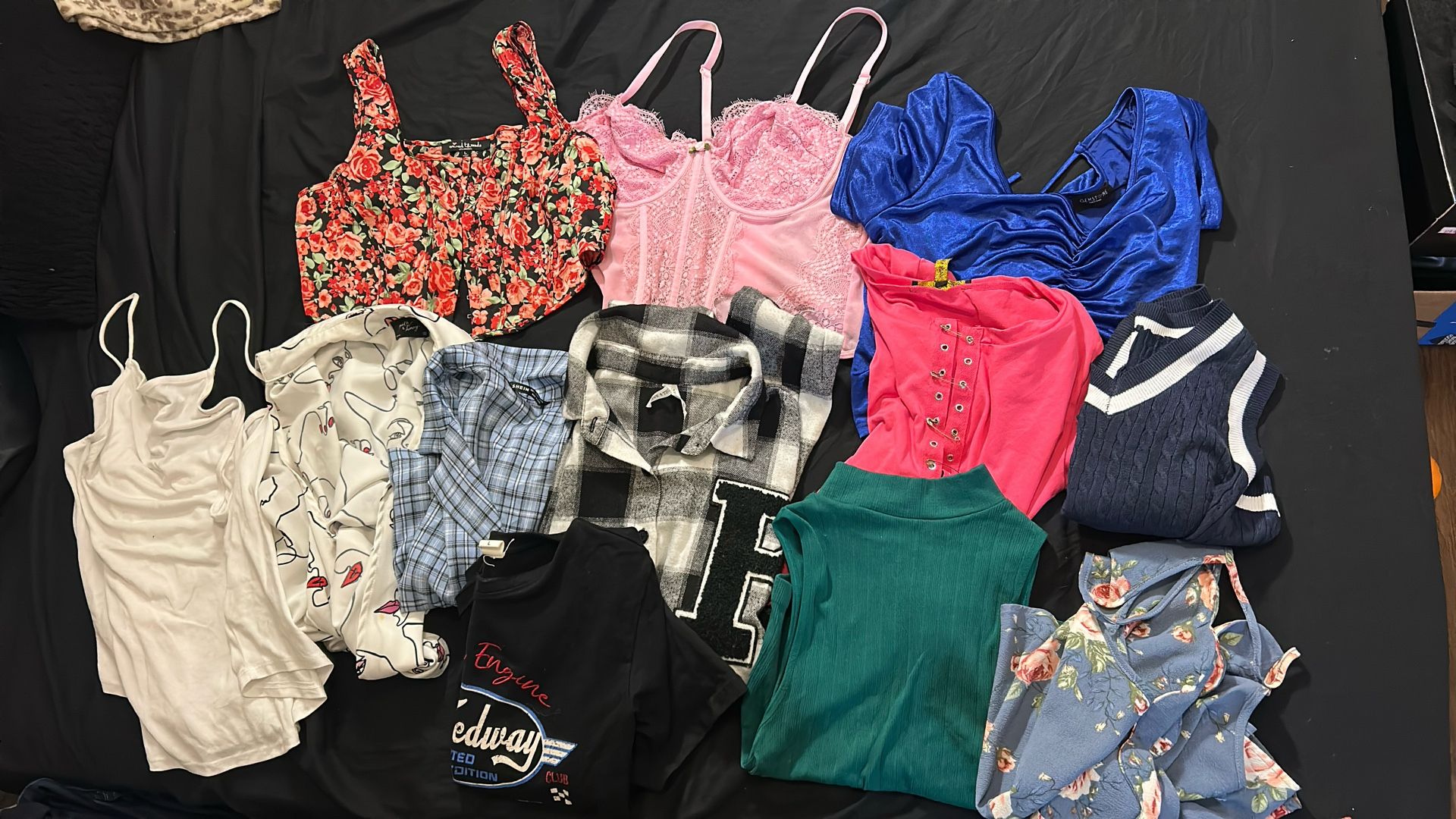 Trendy Crop Tops & Jackets Bundle β Size M β Casual & Sexy Styles