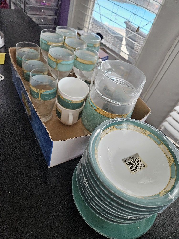ARCOPAL CORTINA set (made in France) Some Gently Used & Some Are Brand New