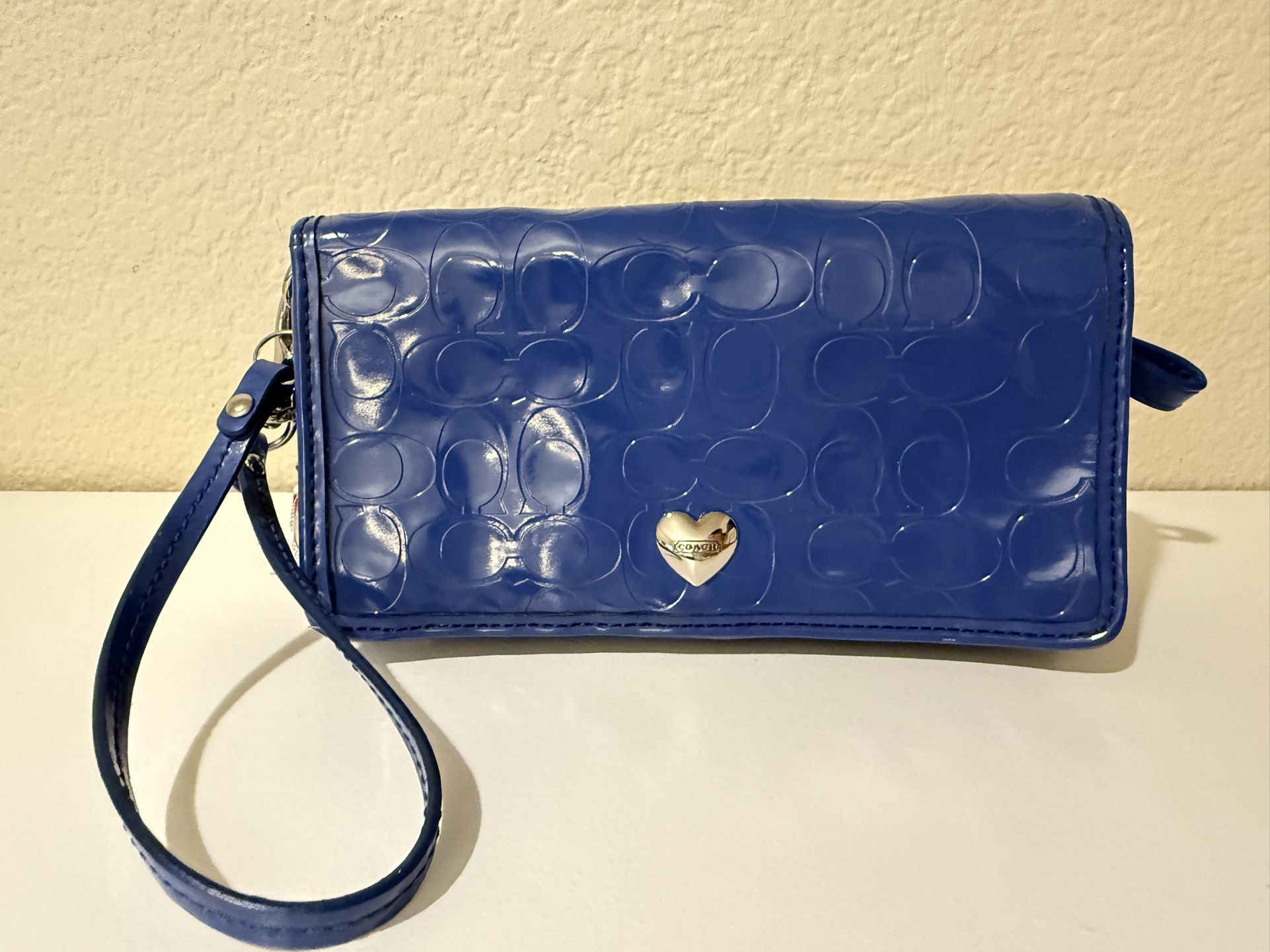 Coach Patent leather long wallet with wrist strap (Blue)
