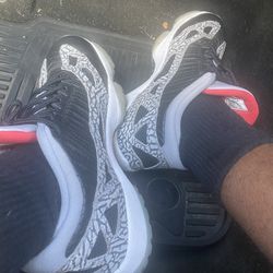 Air Jordan 11 SE Cements 