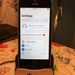 iPhone SE 128GB Unlocked