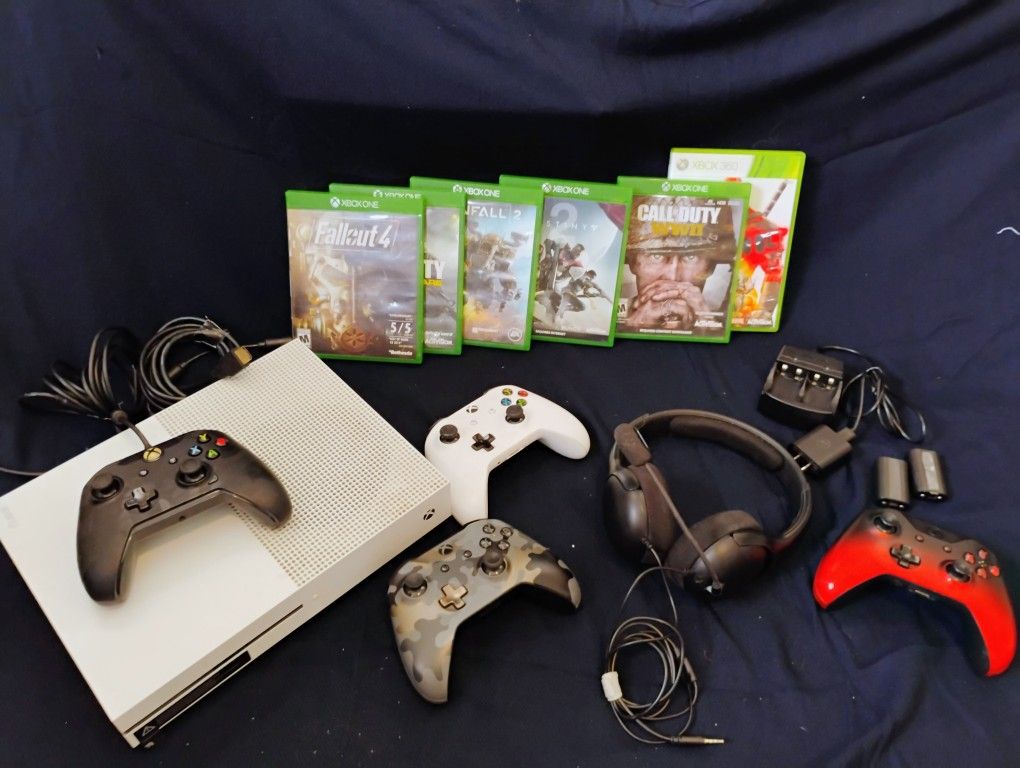 Xbox One, Headset, Controllers, Games, Battery Charger