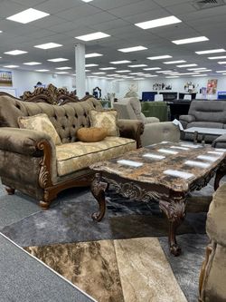 Brand New Sofa with Rich Cherry Finish – Add a Touch of Elegance and Warmth