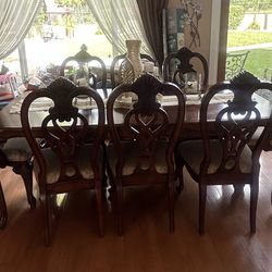 Complete dining room set with buffet