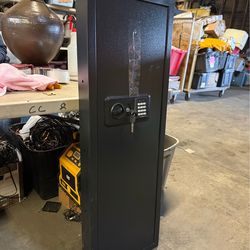 Wall safe