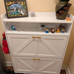 Shoe cabinet/ shoe rack
