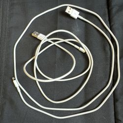 LIKE NEW 2 Apple 3.3’ Lightning USB Cables for iPhone/iPad White