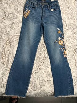 Woman’s jeans size 27/4R