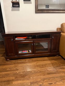 Solid Wood TV/Entertainment Center