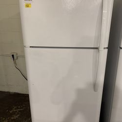Frigidaire Top And Bottom Refrigerator 