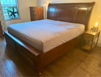 King Storage Bed