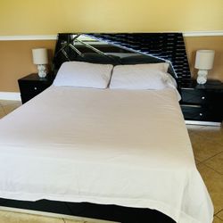 Queen Bed Frame/ x2 Night Stands/ Dresser