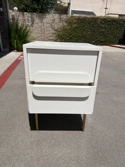 Nightstand/ dresser $10
