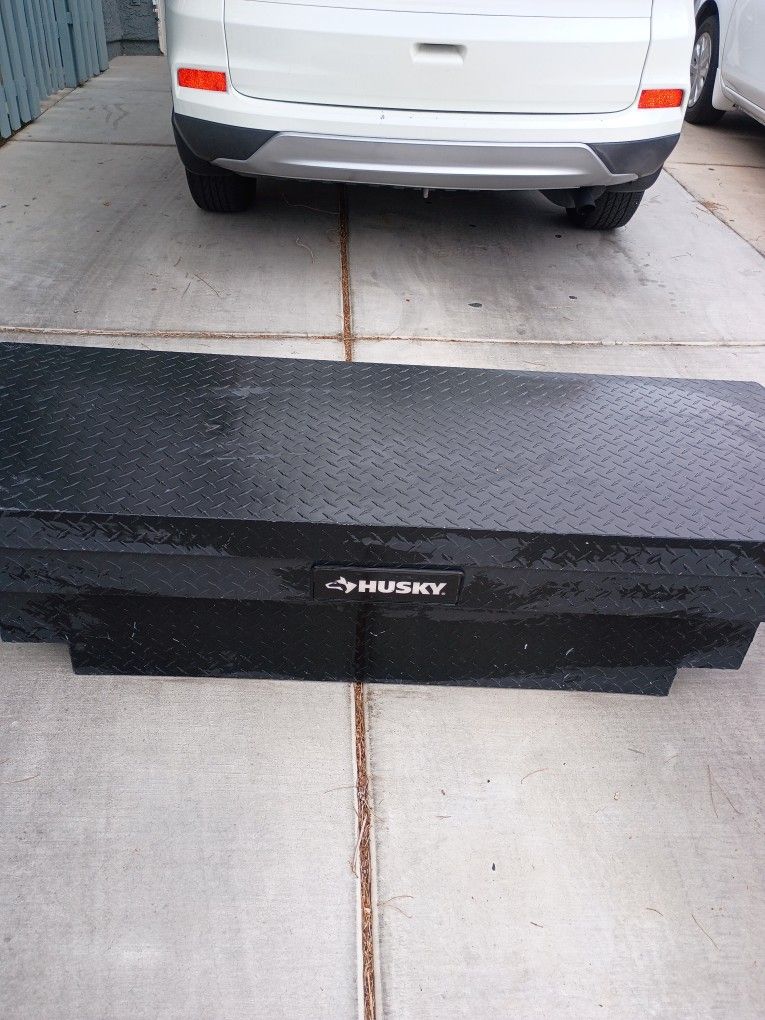 Vendo casa de herramieta husky mediana con llave pido 120