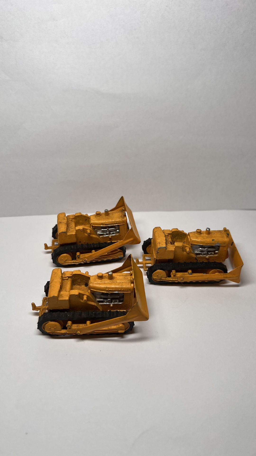 1968 DINKY #94 "MINI DINKY" INTERNATIONAL BULLDOZER w/GARAGE Hong Kong