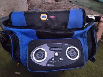 Lunch bag with radio