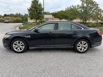 2011 Ford Taurus