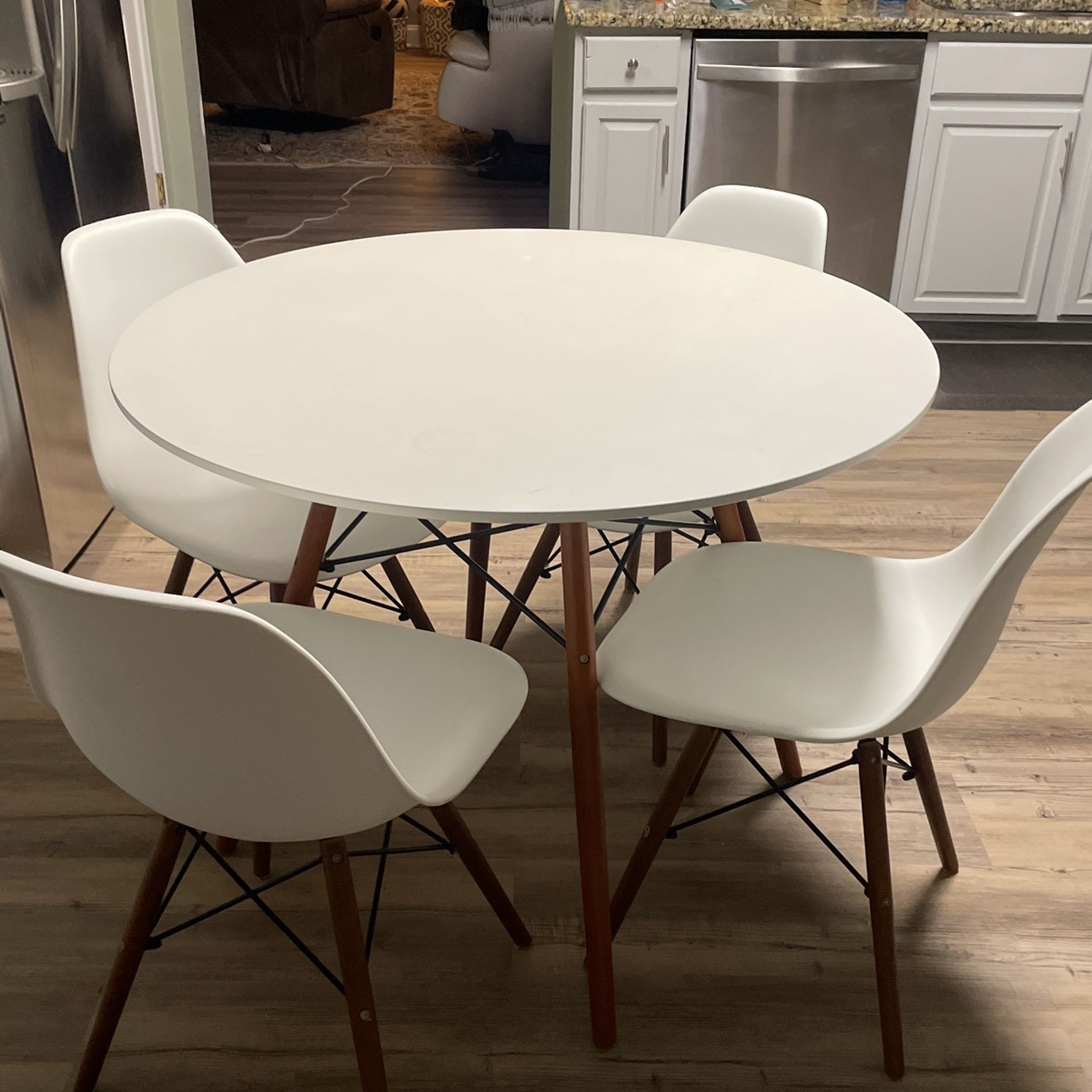Kitchen Table With 4 Modern Chairs