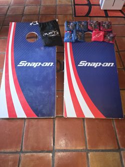 Snap On cornhole set with carrying bag