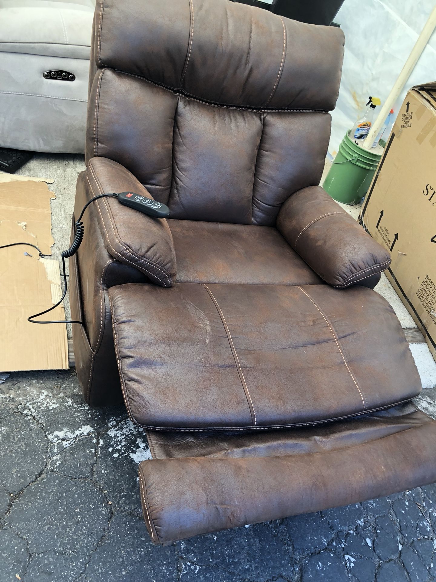 Touchdown Lay-Flat Power Recliner chair