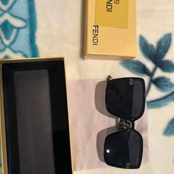 Sunglasses Fendi 