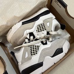 Jordan 4 retro size 5c