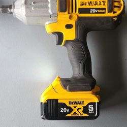 Dewalt ½ Impact Wrench Driver With Battery 