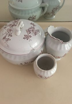 Antique Dakota ceramics.